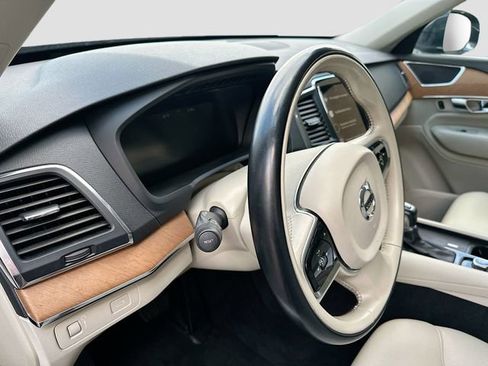 Used 2021 Volvo XC90 T5 Momentum AWD/4WD image 10