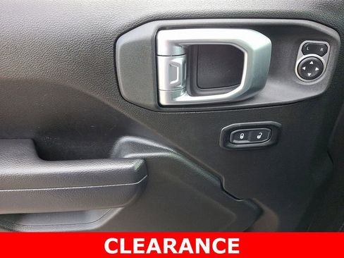 Used 2025 Jeep Wrangler Rubicon image 12