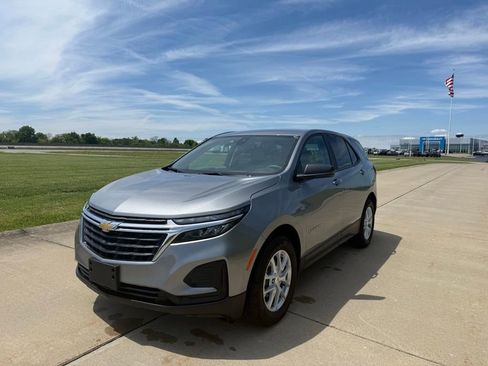 Used 2024 Chevrolet Equinox LS w/ LS Convenience Package FWD image 9