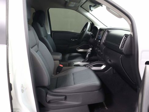 Used 2024 Nissan Frontier SV w/ SV Convenience Package image 18