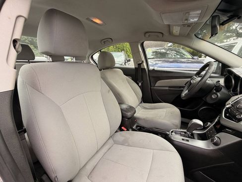 Used 2011 Chevrolet Cruze LT FWD image 17