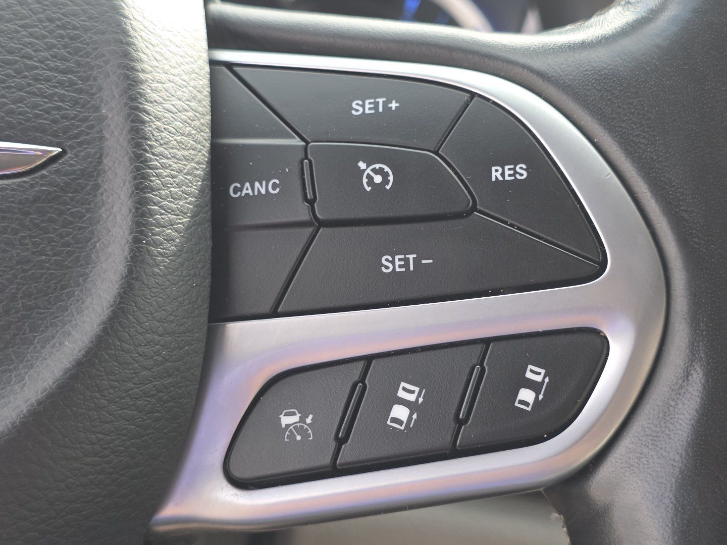 Used 2021 Chrysler Pacifica Touring-L FWD image 27