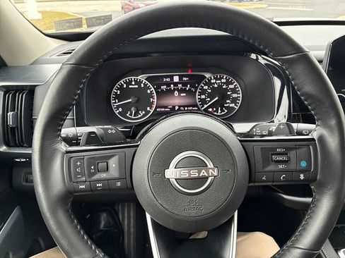 Used 2025 Nissan Pathfinder SL AWD/4WD image 30