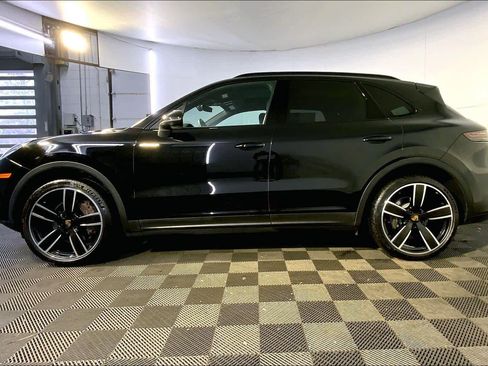 Used 2022 Porsche Cayenne image 4