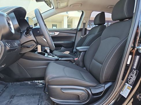 Used 2022 Kia Forte LXS image 12