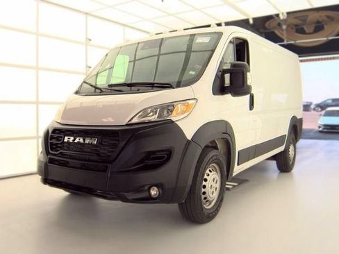 Used 2025 RAM ProMaster 2500 w/ Convenience Group FWD image 1