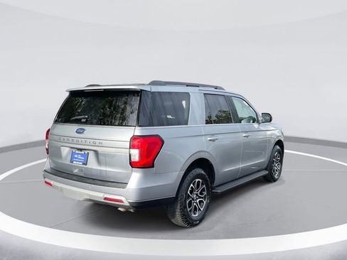 Certified 2024 Ford Expedition XLT image 5