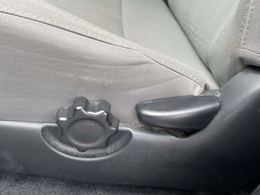 Used 2018 Toyota Tacoma SR5 RWD image 17