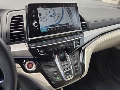 Certified 2025 Honda Odyssey Touring image 23