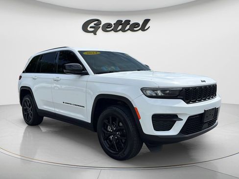 Used 2024 Jeep Grand Cherokee Altitude AWD/4WD image 3