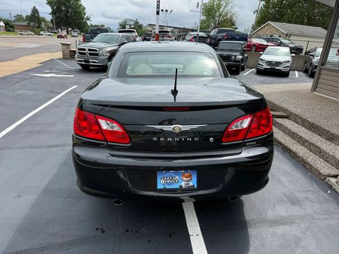 Used 2010 Chrysler Sebring Limited FWD image 7