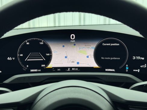 Used 2023 Porsche Taycan image 18