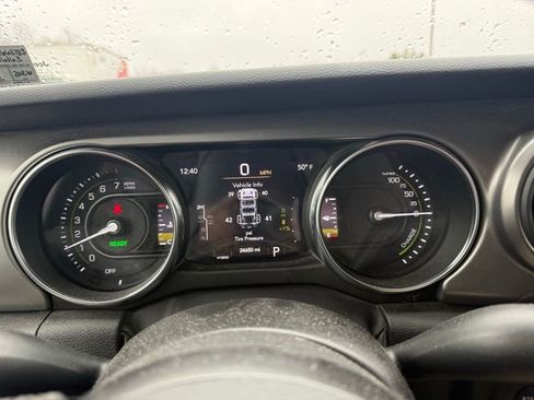 Used 2023 Jeep Wrangler Unlimited w/ Cold Weather Group image 12