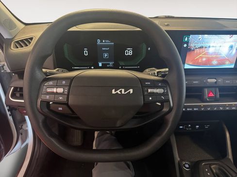 Used 2025 Kia K4 FWD image 12
