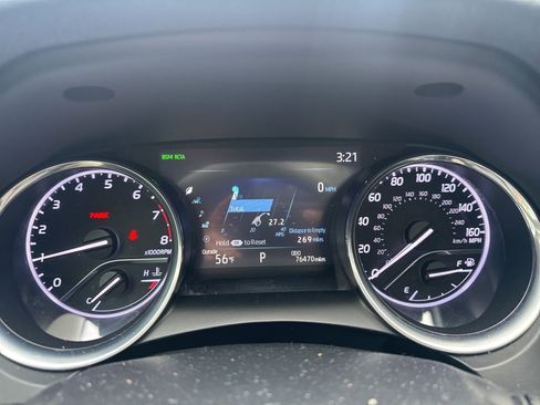 Used 2020 Toyota Camry XLE image 3