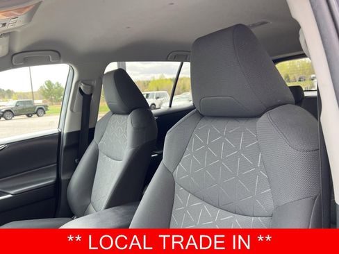 Used 2021 Toyota RAV4 XLE AWD/4WD image 2
