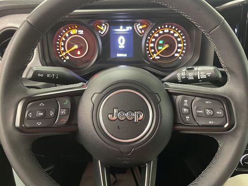 Used 2025 Jeep Wrangler Unlimited Sport AWD/4WD image 11
