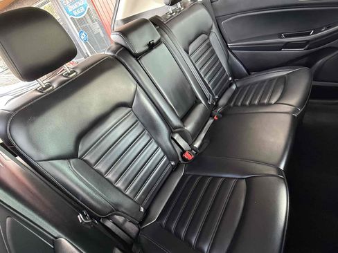 Used 2019 Ford Edge SEL w/ Equipment Group 201A image 12