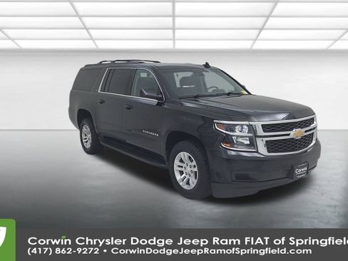 Used 2017 Chevrolet Suburban LT image 3