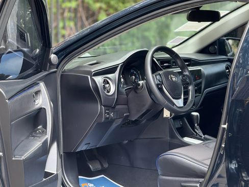Used 2019 Toyota Corolla SE w/ Carpet Mat Package (TMS) FWD image 9