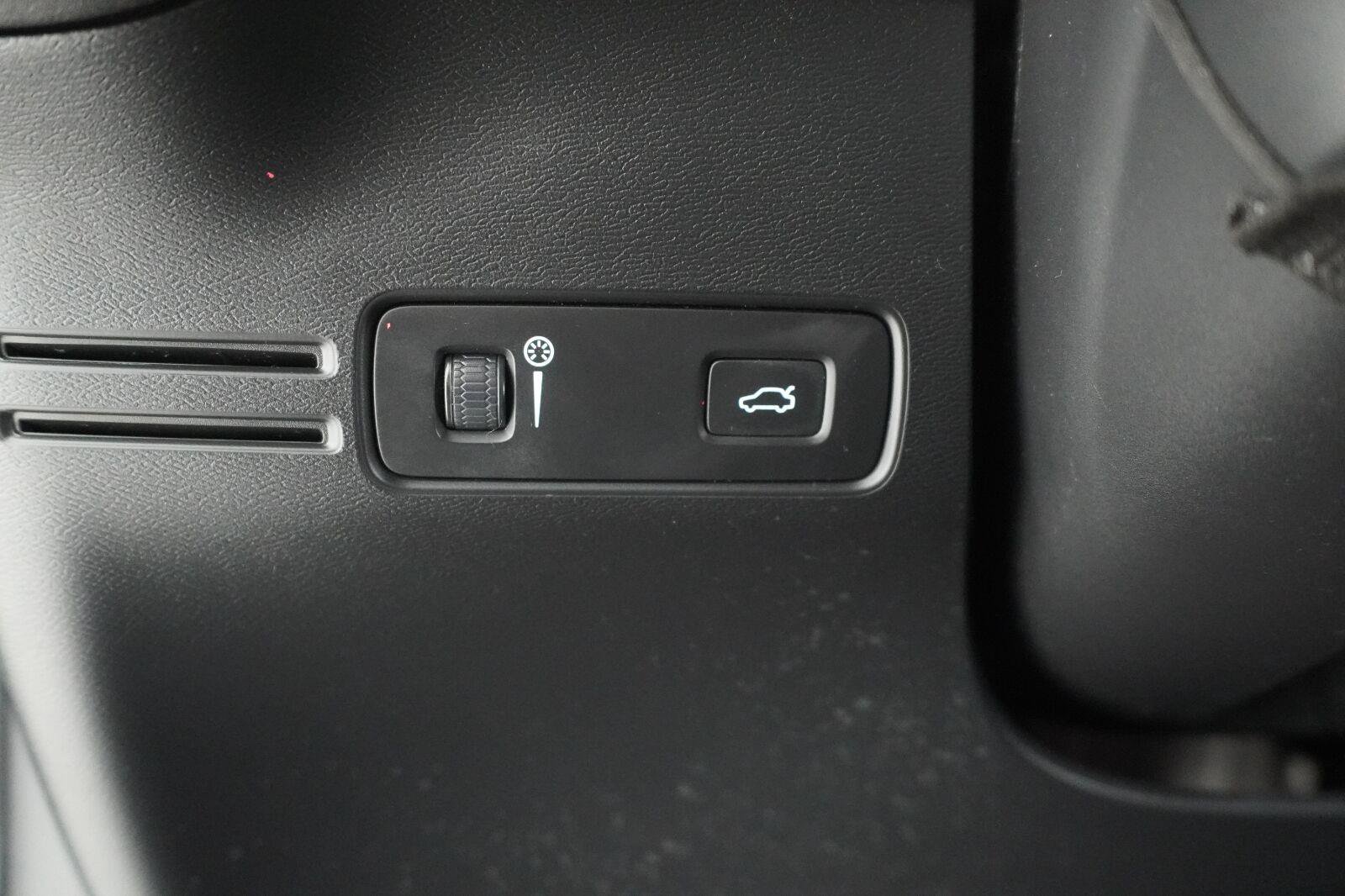 Used 2021 Volvo XC40 T4 R-Design w/ Protection Package Premier FWD image 19