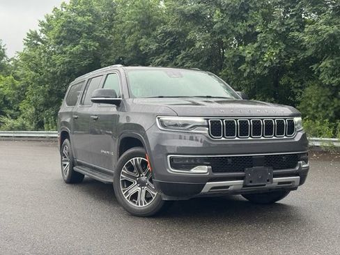 Used 2024 Jeep Wagoneer L Series II w/ Flexible Seating Group AWD/4WD image 1