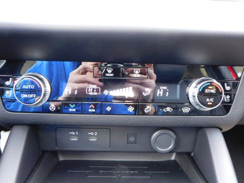 New 2026 Mitsubishi Outlander SEL image 23