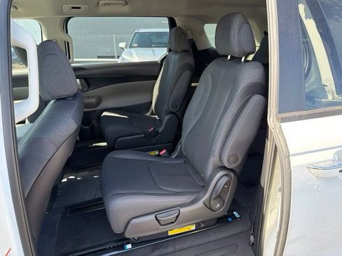 New 2026 Kia Carnival LX FWD image 7