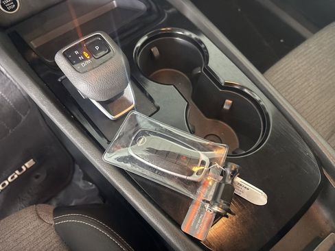 Used 2023 Nissan Rogue SV image 19