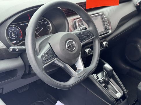 Used 2018 Nissan Kicks SV image 16
