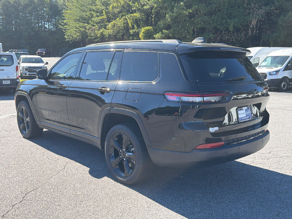 Used 2024 Jeep Grand Cherokee L Altitude AWD/4WD image 5