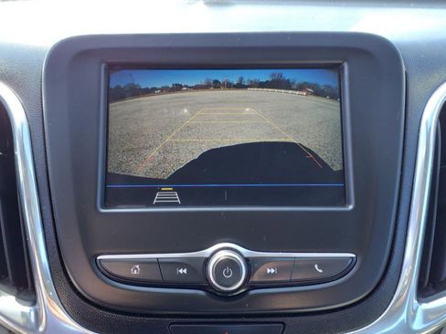 Used 2019 Chevrolet Equinox LS image 7