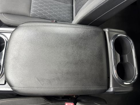 Used 2018 Nissan Titan SV w/ SV Convenience Package RWD image 31