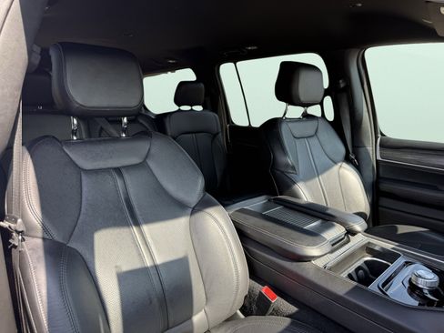 Used 2024 Jeep Wagoneer Series II w/ Flexible Seating Group image 60