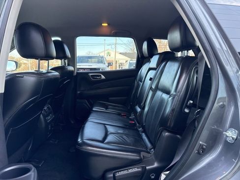 Used 2018 Nissan Pathfinder SL image 11
