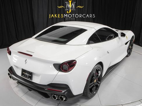 Used 2019 Ferrari Portofino image 11