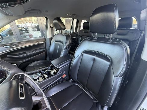 Used 2023 Jeep Grand Cherokee Limited w/ Black Appearance Package AWD/4WD image 26