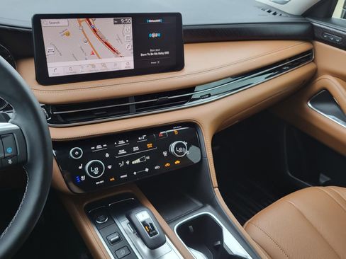 Used 2023 INFINITI QX60 Sensory w/ Vision Package image 3