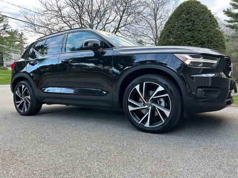 Used 2021 Volvo XC40 T5 R-Design w/ Advanced Package AWD/4WD image 4