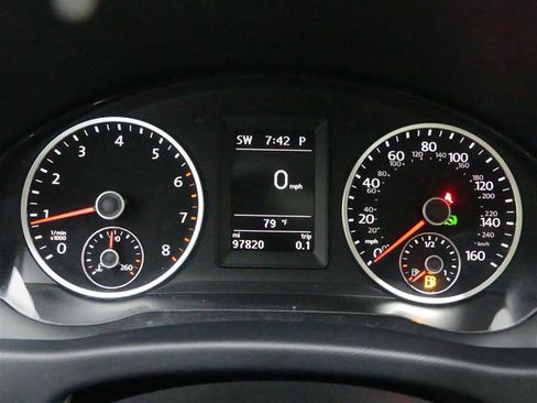Used 2017 Volkswagen Tiguan SEL AWD/4WD image 31