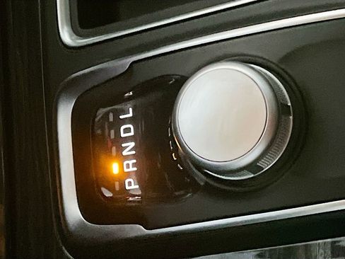 Used 2021 Chrysler 300 Touring L image 5