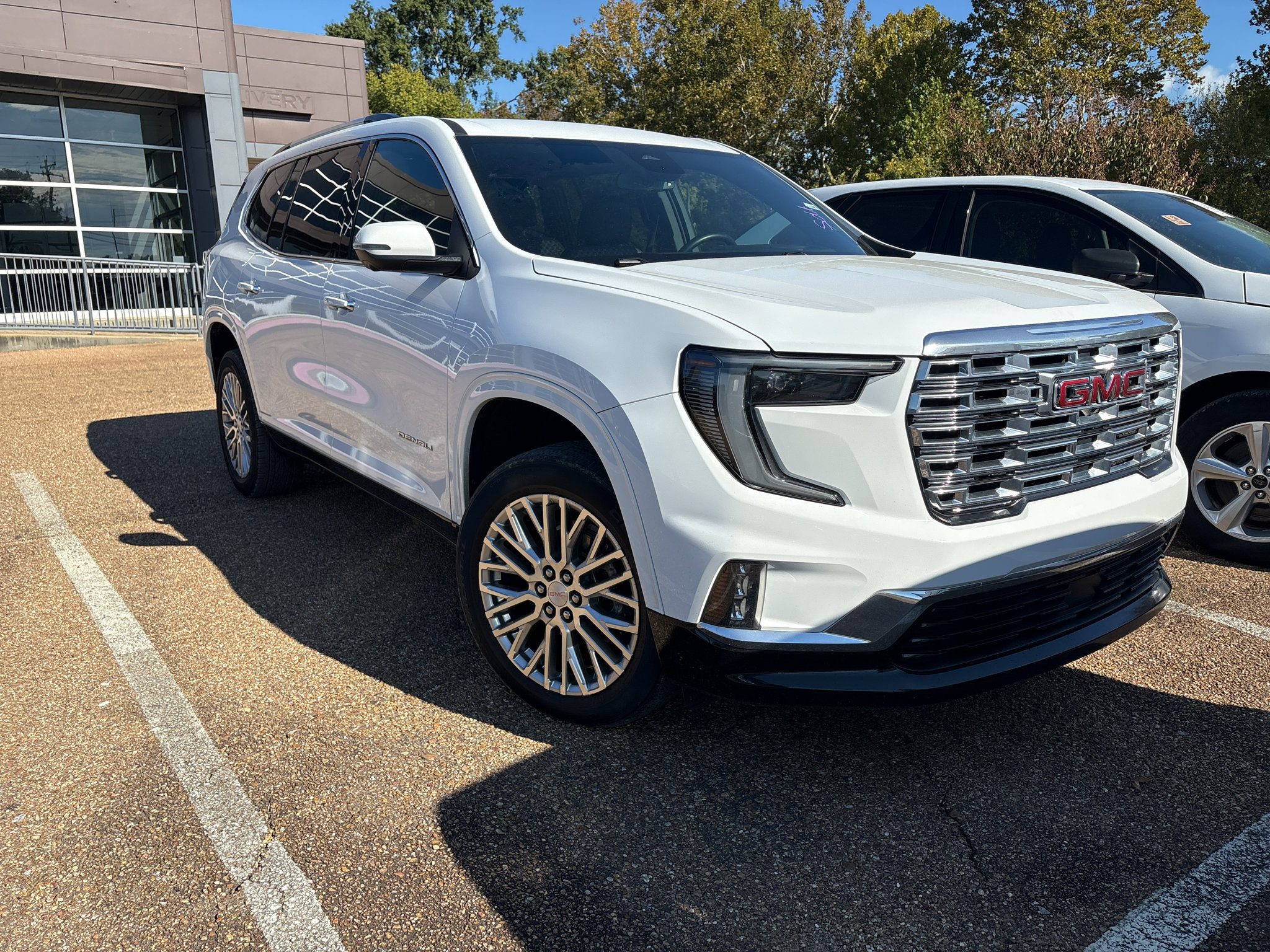 Used 2024 GMC Acadia Denali AWD/4WD image 2