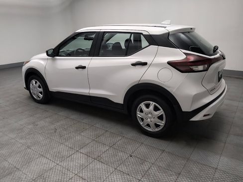 Used 2021 Nissan Kicks S image 3