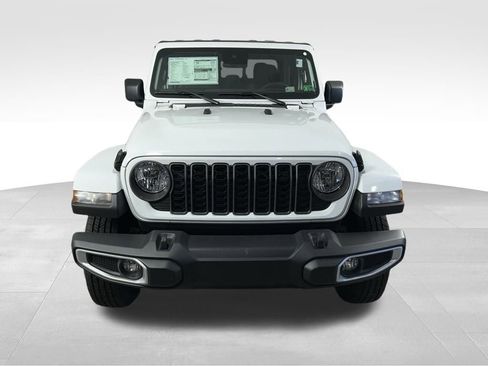 Used 2024 Jeep Gladiator Sport image 3