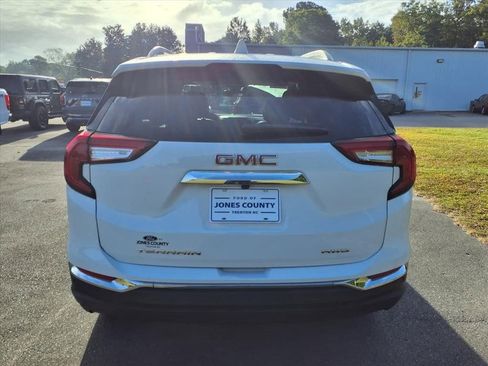 Used 2023 GMC Terrain SLT w/ Tech Package image 3