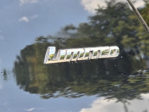 Used 2018 Toyota 4Runner Limited AWD/4WD image 32