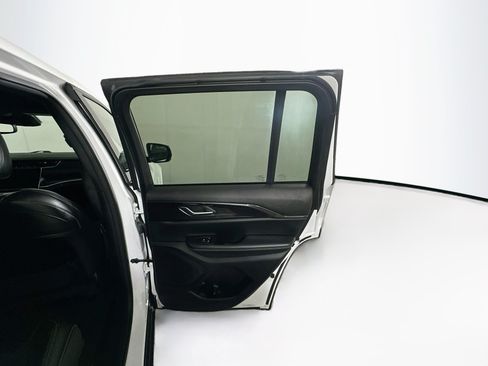Used 2023 Jeep Grand Cherokee Altitude RWD image 30