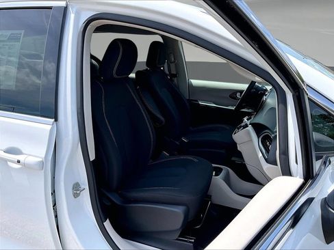 Used 2023 Chrysler Voyager LX FWD image 33
