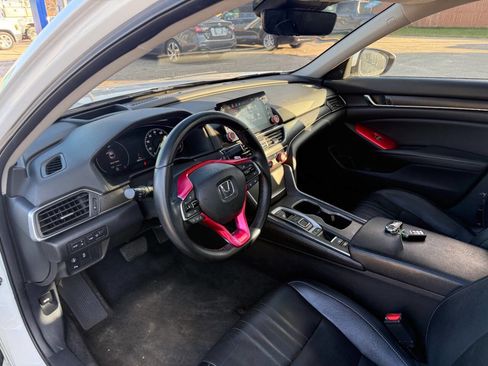 Used 2018 Honda Accord Touring image 11