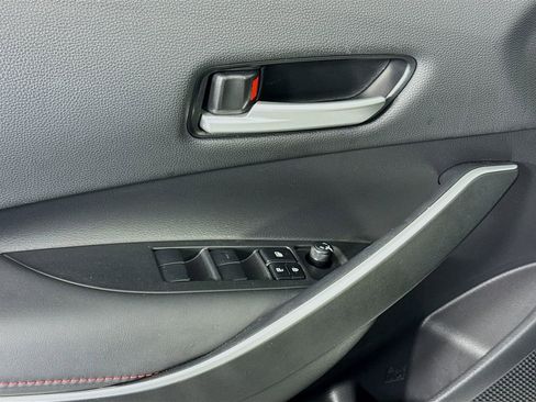 Used 2025 Toyota Corolla SE w/ SE Premium Package image 19